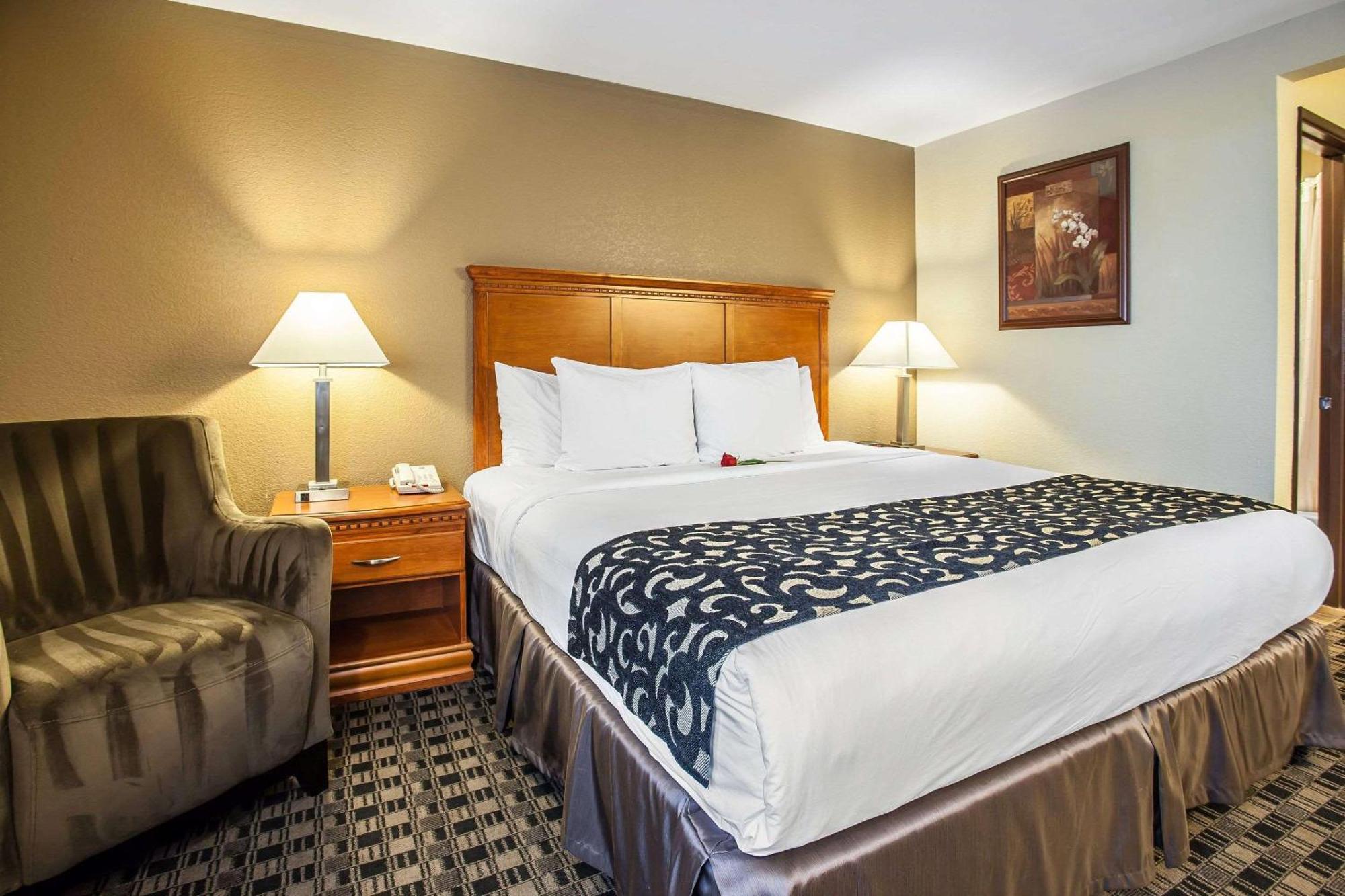 Clarion Inn Renton-Seattle Bagian luar foto