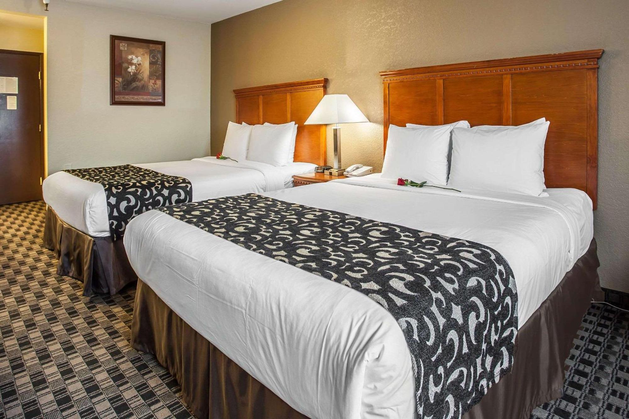 Clarion Inn Renton-Seattle Bagian luar foto