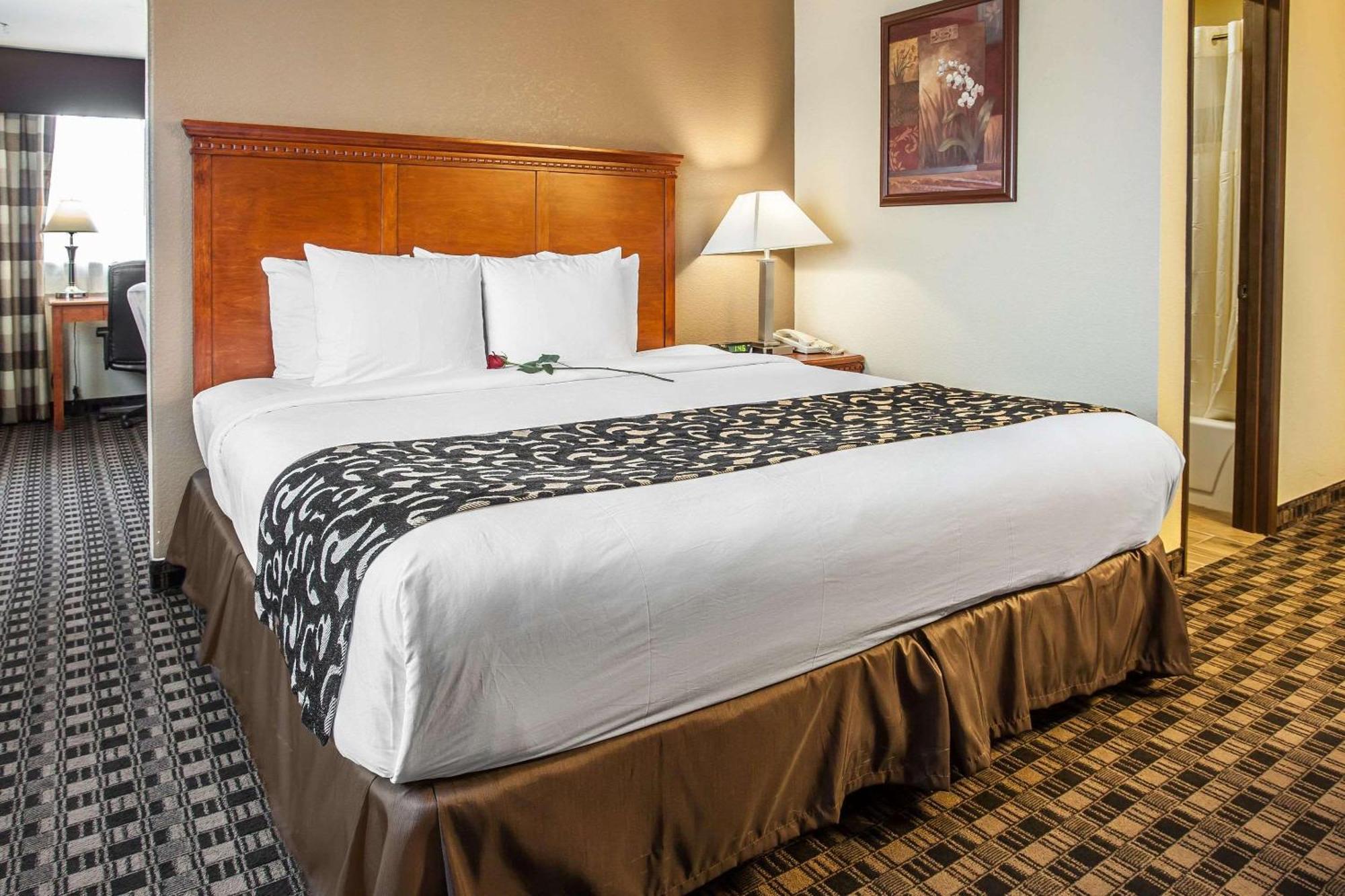 Clarion Inn Renton-Seattle Bagian luar foto