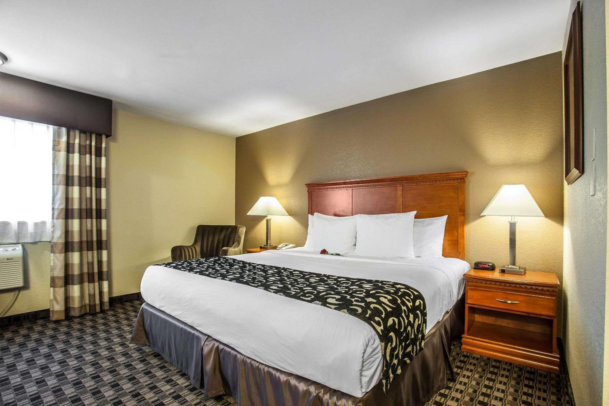 Clarion Inn Renton-Seattle Bagian luar foto